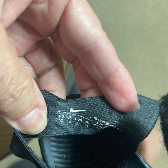 Nike black size 5 shoes. Great condition - Picture 8 of 9